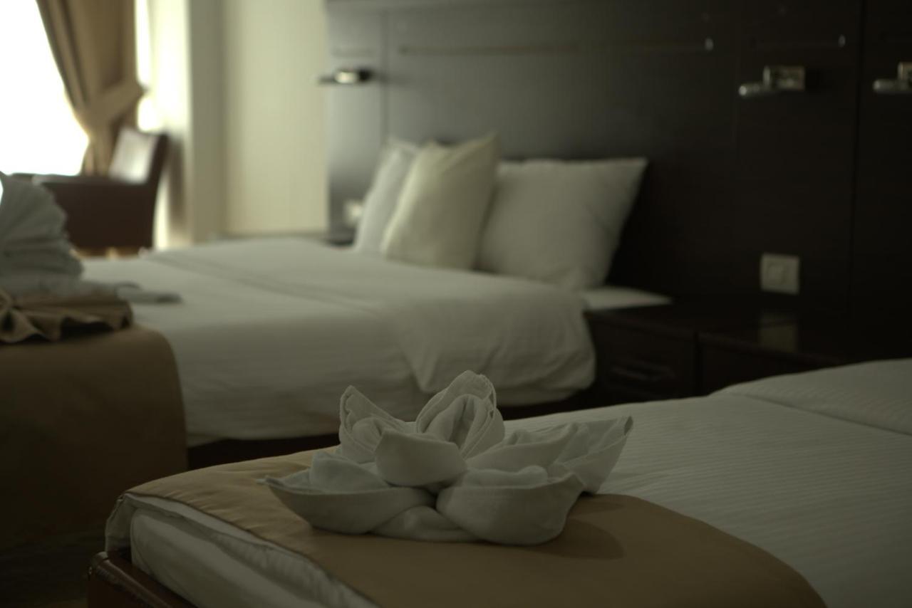 Arabella Hotel Kičevo エクステリア 写真
